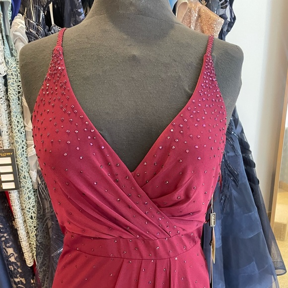 LA FEMME MAROON PROM DRESS OPEN BACK AND CRYSTALS NWT - Picture 2 of 5